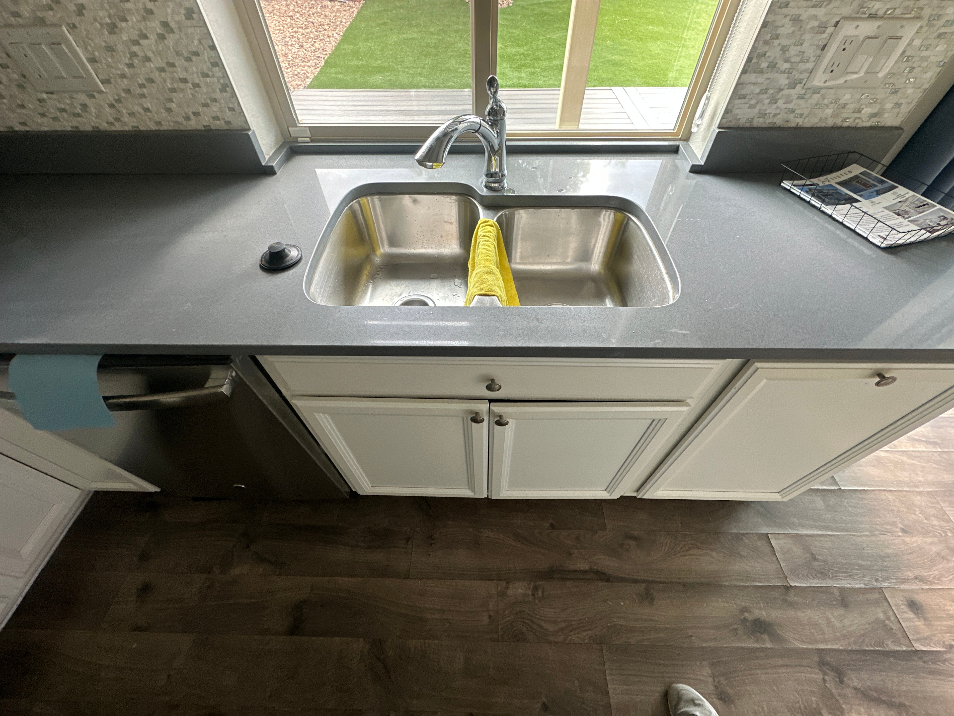 Kitchen sink and counter after disposal replacement